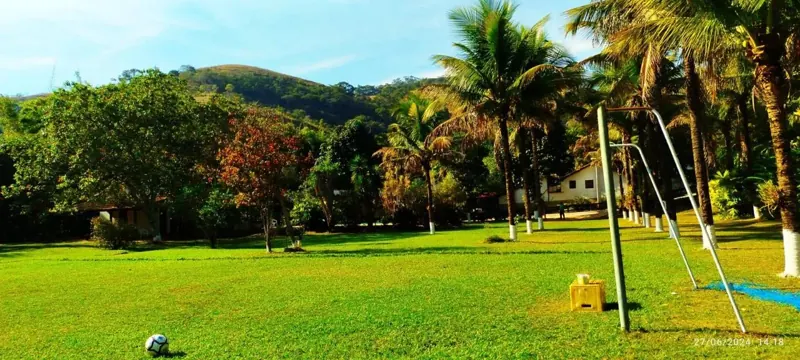 Campo de futebol da unidade Levy Gasparian do Grupo Triunfo, clínica de saúde mental e dependência química