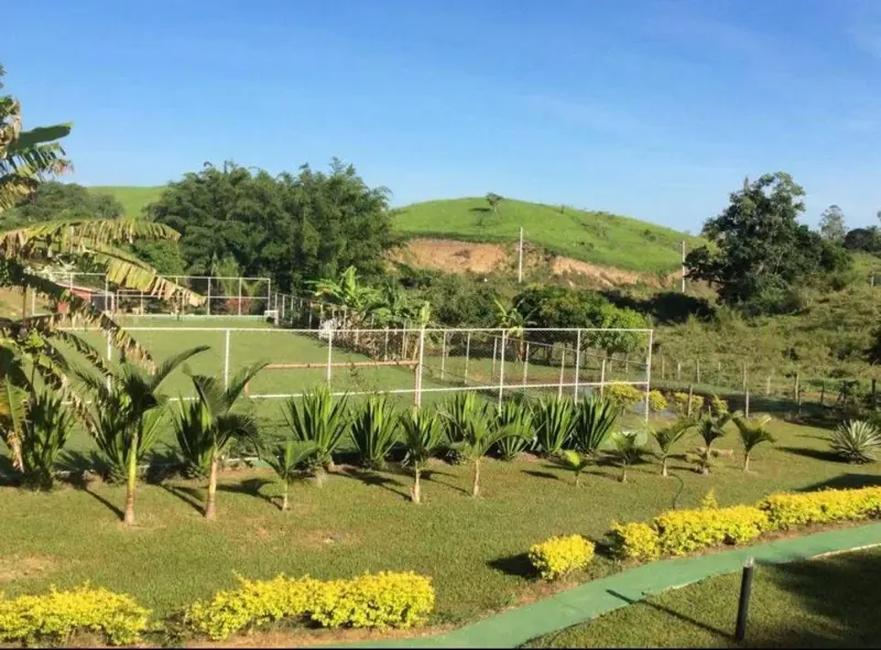 Campo de futebol da unidade Piraí do Grupo Triunfo, clínica de saúde mental e dependência química