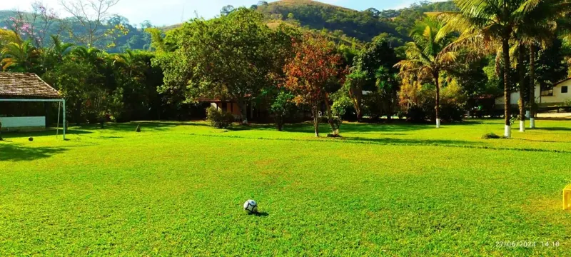 Campo e área verde da unidade Levy Gasparian do Grupo Triunfo, clínica de saúde mental e dependência química