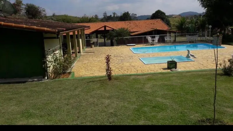 Piscina da unidade Piraí do Grupo Triunfo, clínica de saúde mental e dependência química