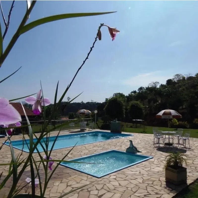 Piscinas da unidade Piraí do Grupo Triunfo, clínica de saúde mental e dependência química