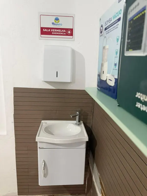 Sala de emergência da unidade Piraí do Grupo Triunfo, clínica de saúde mental e dependência química