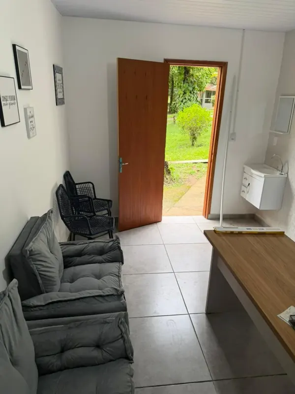 Sala de espera da unidade Piraí do Grupo Triunfo, clínica de saúde mental e dependência química