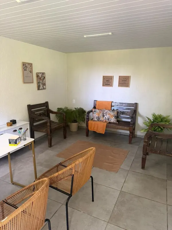 Sala de espera da unidade Piraí do Grupo Triunfo, clínica de saúde mental e dependência química
